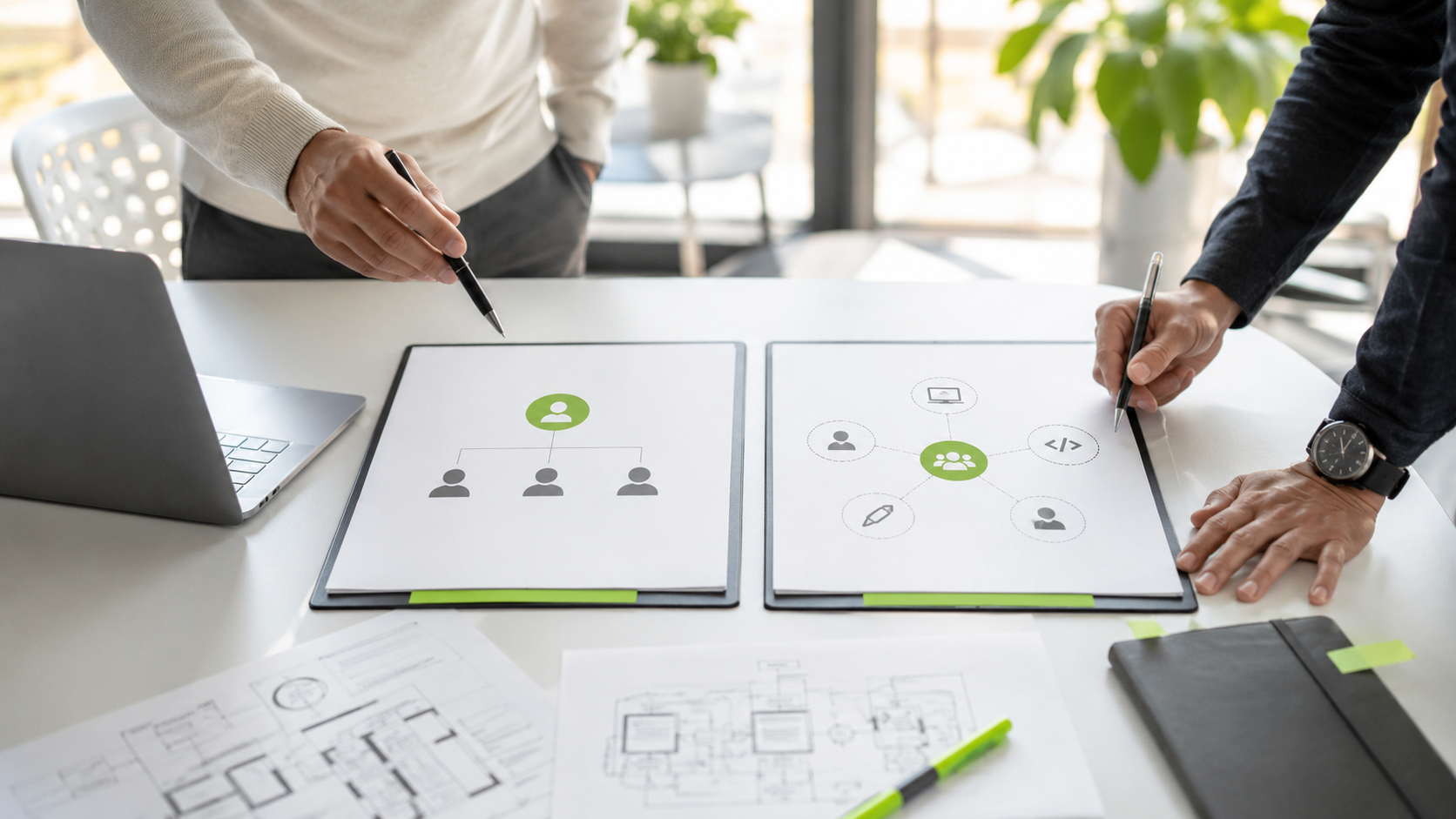 Strategische Entscheidung zwischen IT-Festangestellten und Freelancern im Recruiting